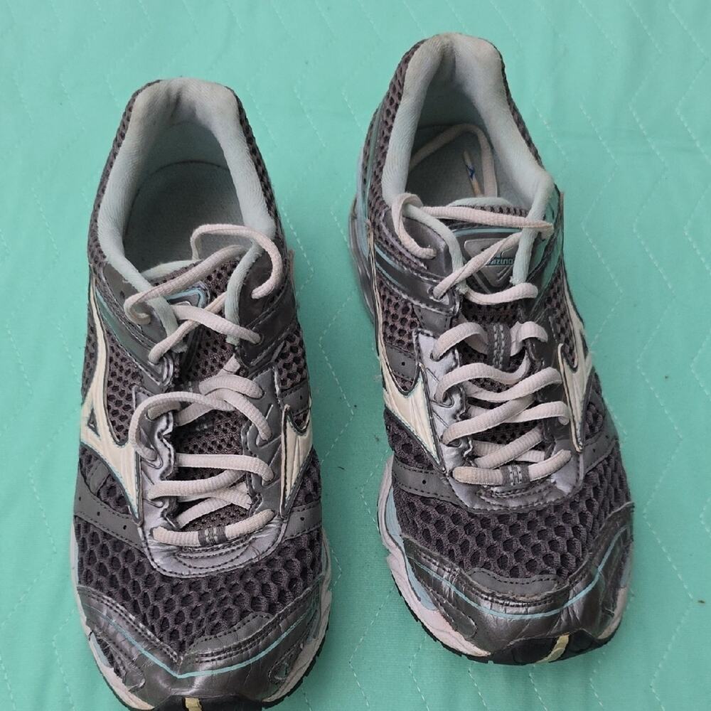 Mizuno Wave Creation 13 running shoes women size 9 gorpcore outdoor comfort